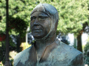 Статуя Луиджи Фаджоли, самого возрастного победителя Гран-при Формулы-1
