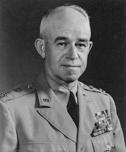 Командующий 1-й американской армии генерал-лейтенант Омар Брэдли
