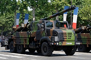 САУ CAESAR 11-го артиллерийского полка марин на военном параде в Париже, 2013 год