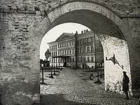 Дворец военного губернатора — вход через ворота около Пороховой башни, начало XX века