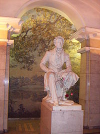 Статуя А. С. Пушкина в вестибюле станции метро «Пушкинская». Санкт-Петербург