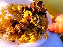 Сомалийское блюдо из верблюжьего мяса и риса