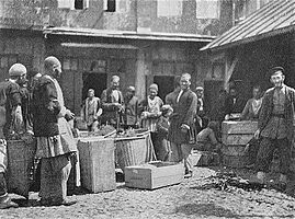 Азербайджанцы на базаре в Эривани на фотографии Луиджи Виллари[63]. Начало XX века