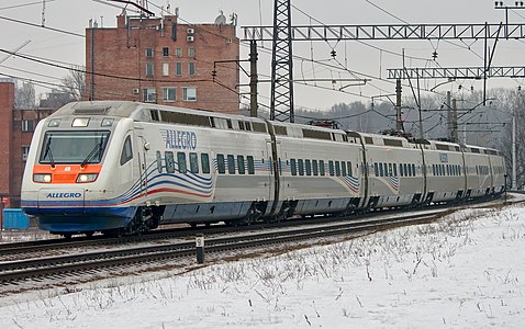 Финский электропоезд Sm6 «Allegro» сообщением Санкт-Петербург — Хельсинки на подъезде к Финляндскому вокзалу Санкт-Петербурга
