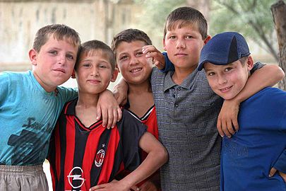 Группа таджикских мальчиков