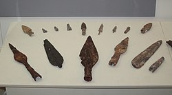 Железные и глиняные наконечники копий и стрел из Мингечевира и Гилахлы (Шеки)