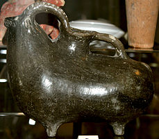 Зооморфный глиняный сосуд в форме барана из Мингечевира