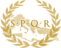 надпись «Senatus Populusque Romanus» («Сенат и граждане Рима»)
