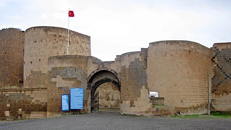 Городские стены Ани, столицы Багратидской Армении (ныне на территории Турции)