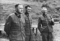 Слева направо: Рихард Бер, Йозеф Менгеле, Рудольф Хёсс (Аушвиц, 1944)