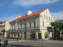 Дом на центральной улицы Армии Крайовы (до 1945 Гинденбургштрассе)