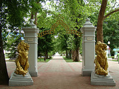Памятник-арка в честь 50-летия Псекупских минеральных вод и войсковой больницы