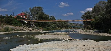 Старый висячий мост через реку Псекупс в Горячем Ключе, около мебельной фабрики