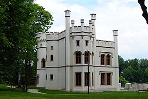 Дворец в Меховицах - отреставрированный флигель