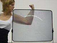Линза Френеля для увеличения изображения на экране телевизора; у данной линзы практически отсутствует дисторсия