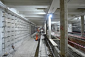 Разобранные посадочная платформа, путь и облицовка путевой стены 16 августа 2020 года