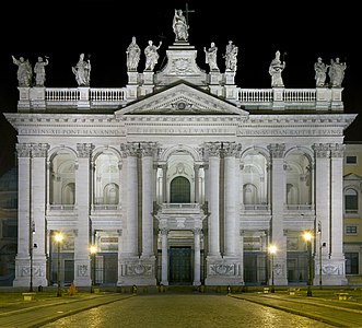 Восточный фасад Латеранской базилики