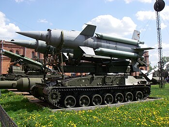 Пусковая установка 2П24 в составе ЗРК «Круг», снаряжённая двумя ЗУР 3М8 (Россия)