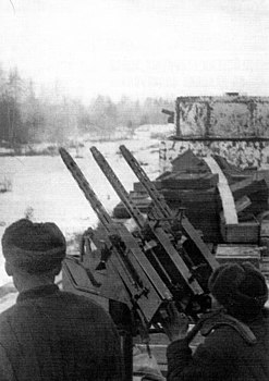 Строенная установка пулемётов ПВ-1 на бронепоезде.