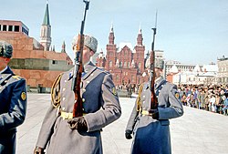 Смена почётного караула Кремлёвского полка, 1990 год.