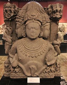 Статуя Садашивы из песчаника, Мадхья-Прадеш (X в.)