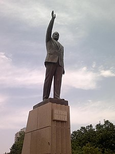 Памятник Гейдару Алиеву в парке его имени в Баку, Азербайджан