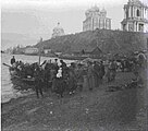 Лодка с жителями заокских сел причаливает к берегу Трубежа, 1900-е года.