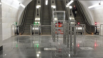 Эскалаторы на станции