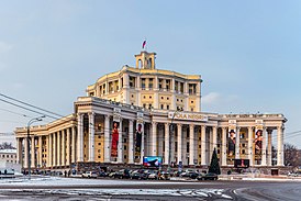 Здание театра со стороны Суворовской площади в Москве, 2016 год