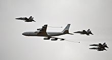 RAAF Boeing 707 и F/A-18