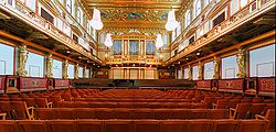 Золотой зал Общества друзей музыки в Вене, в котором базируется Венский филармонический оркестр
