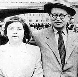 Татьяна Сикорская (слева) вместе со своим мужем, Самуилом Болотиным, около 1956 года