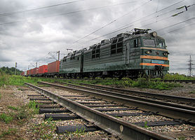ВЛ80Т−784 с грузовым поездом