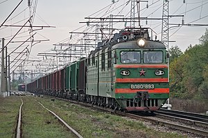 ВЛ80Т−893 с грузовым поездом