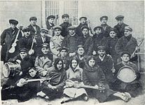 Первый нотный азербайджанский оркестр народных инструментов. 1932 год<ref>{{книга