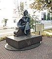 Памятник В. Леонтьевой.