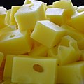 молочные продукты: сыр, творог, йогурт