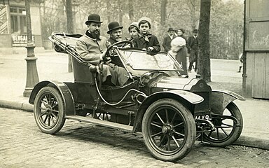 Автомобиль Бруо в Париже, 1910 год
