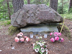 Памятник на месте гибели последнего эстонского «лесного брата» Аугуста Саббе (убит 28.09.1978)