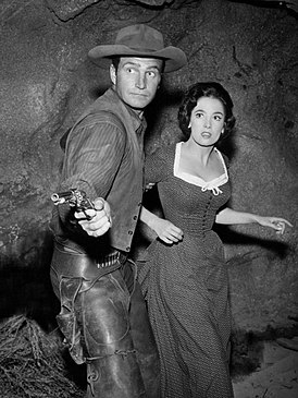 Эрик Флеминг и Линда Кристал в эпизоде, вышедшем 5 июня 1959 года (20-й эпизод 1-го сезона).
