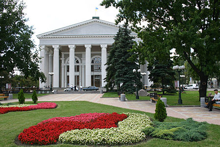 Музыкально-драматический театр на площади Ленина