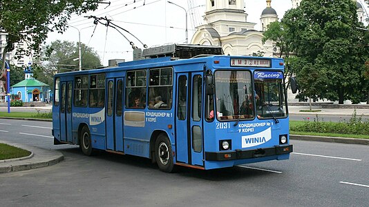 Донецкий троллейбус на фоне Спасо-Преображенского кафедрального собора