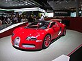 Красный Bugatti Veyron Grand Sport