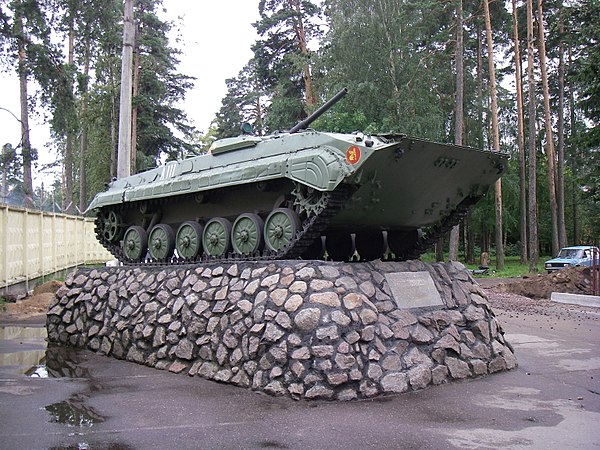 Памятник БМП-1 около воинской части № 3526