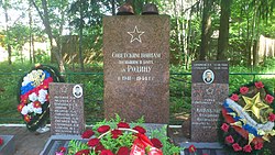 Братская могила советских солдат и офицеров № 9, погибших в июне 1944 года. Посёлок Лебяжье.