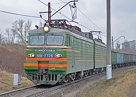 ВЛ11-072 с грузовым поездом