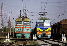 Электровозы ВЛ8м-797 и ДЭ1-033, станция Синельниково