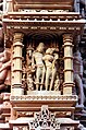 Божественная пара Вишну и Лакшми в стиле Чандела. Скульптура в Храме Деви Джагадамби, 1023 год.