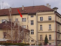 Здание завода фотограмметрии и окно, откуда были произведены выстрелы