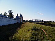 Вал между юго-западной стеной и рекой Вологдой